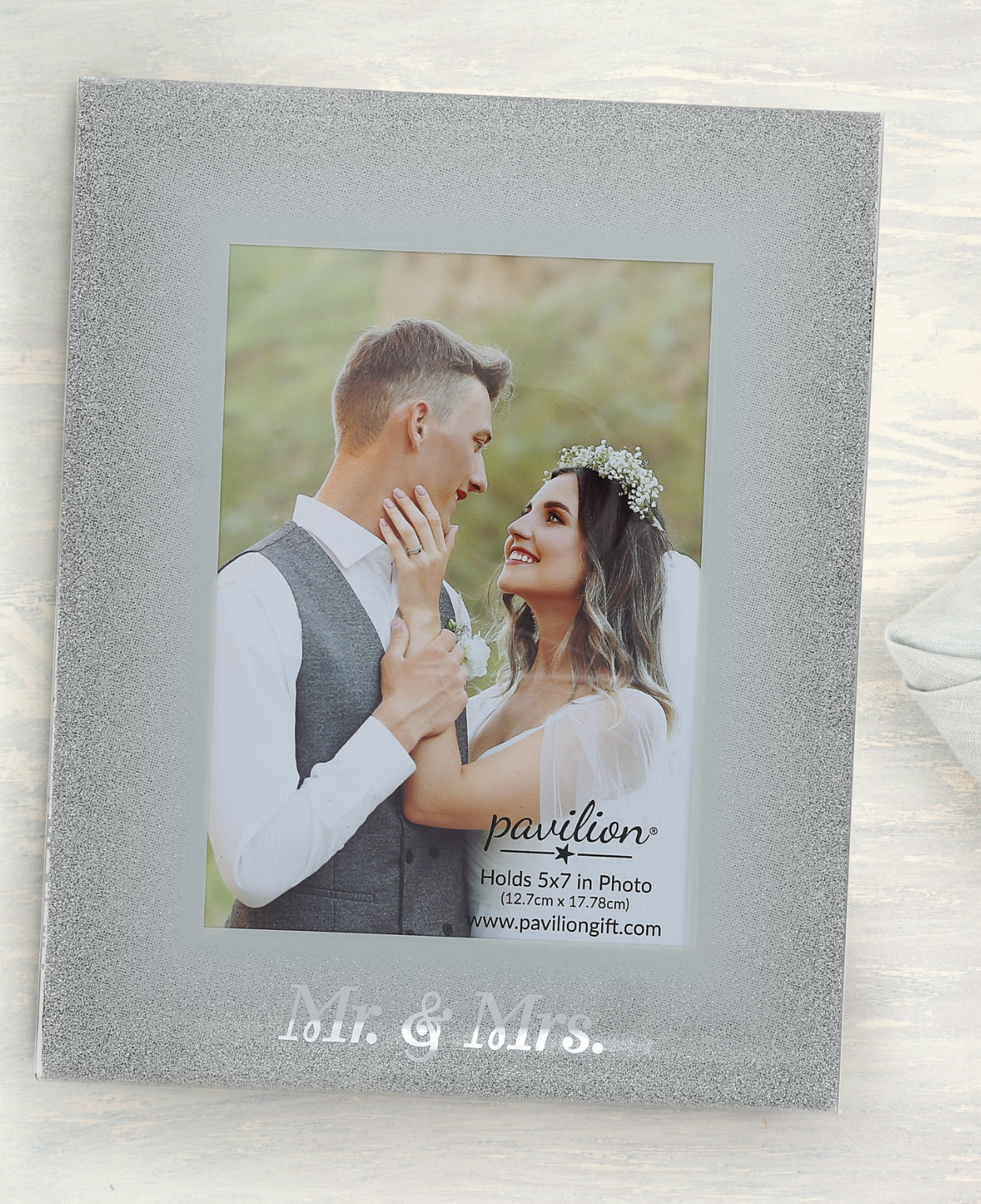 Mr & Mrs Frame Holds a 5x7